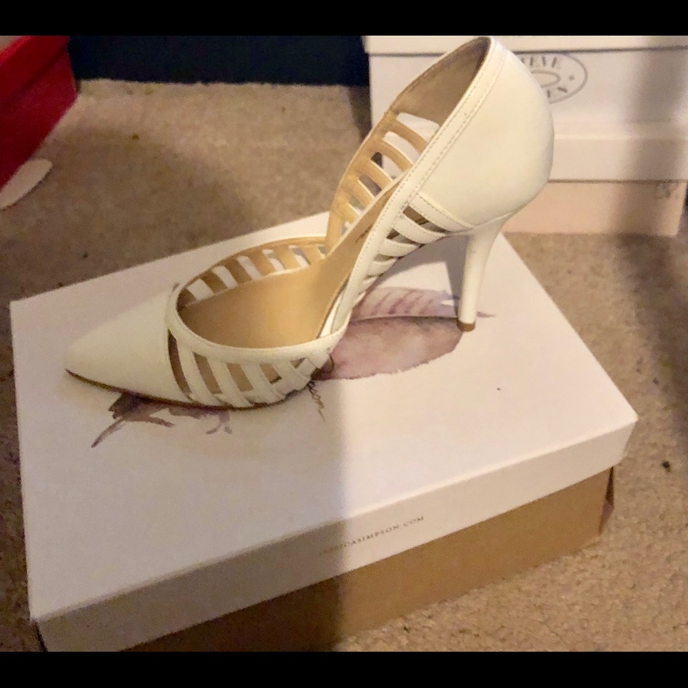 Jessica Simpson pumps
